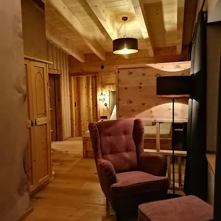 Loeberbauer, Apartman Tux