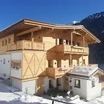 Loeberbauer, Apartman Tux
