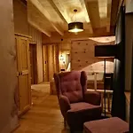 Loeberbauer, Apartman Tux