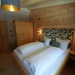 Loeberbauer, Apartman *