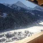 Loeberbauer, * Тукс